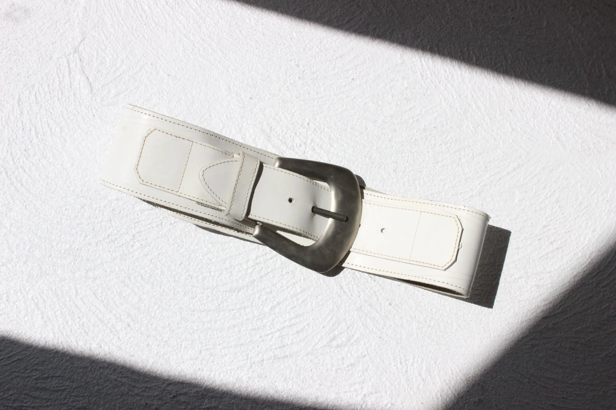 80s White Leather Belt w/ Oversized Silver Buckle
