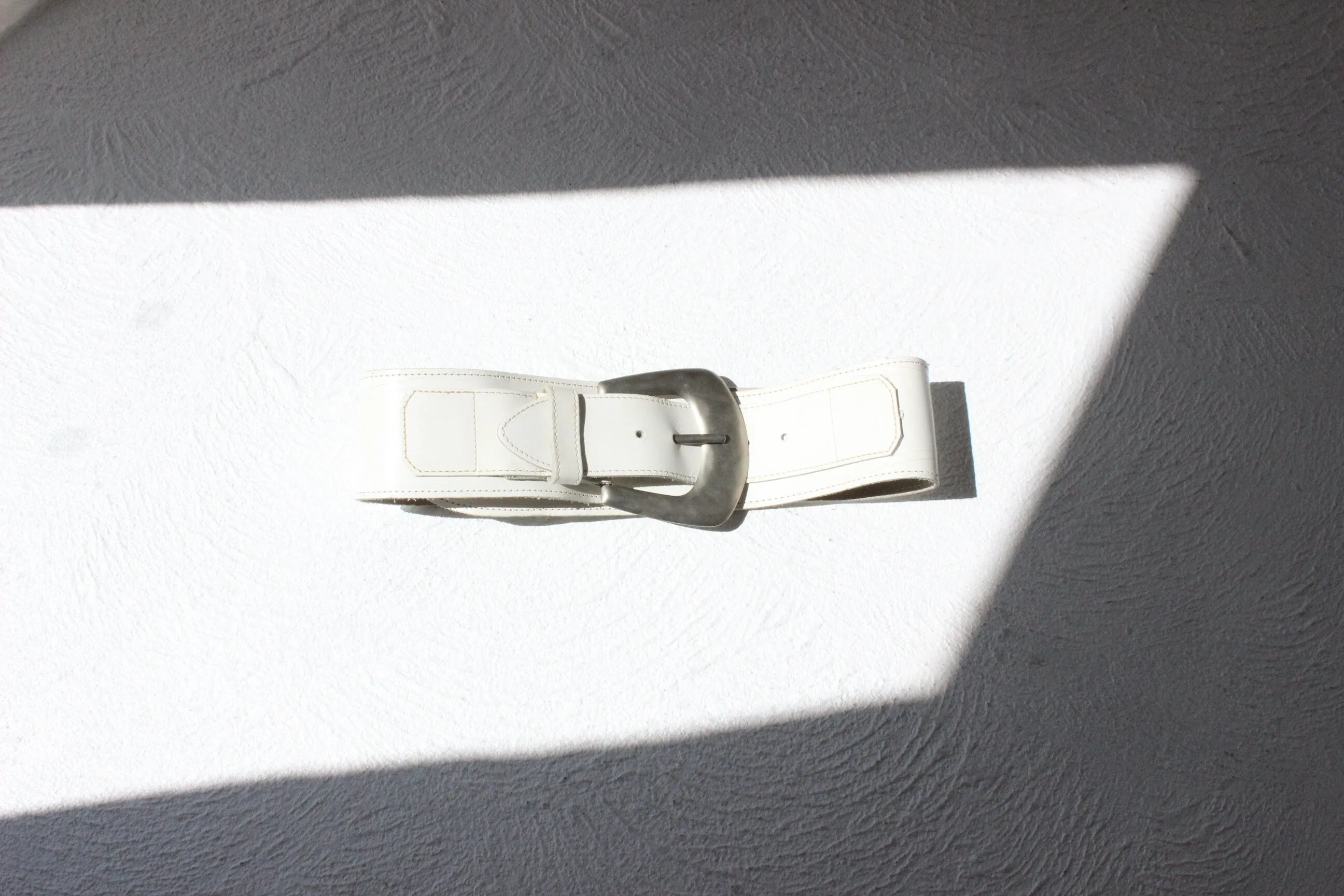 80s White Leather Belt w/ Oversized Silver Buckle