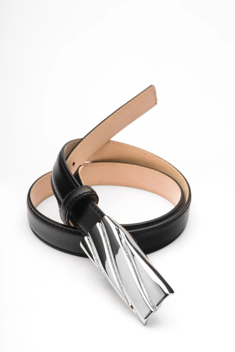 Lily silver embossed buckle black leather belt